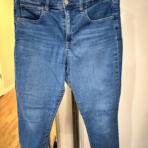 GAP Women's Skinny Jeans in Medium Blue
